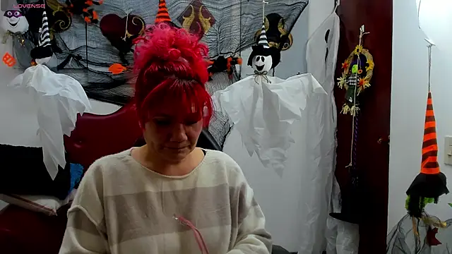 Snapshot of Salomeediaz_ chatting on 10-17-25, 09:06 Salomeediaz online show from 10-17-25, 09:06