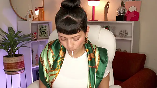 nahiapaws online show from 10-09-25, 07:34