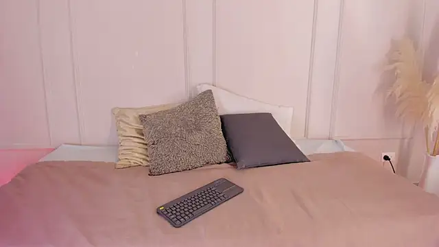 Mariapettit online show from 04-20-26, 01:03