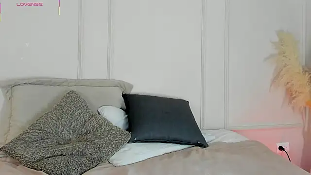 Snapshot of Mariapettit chatting on 05-28-26, 05:16 Mariapettit online show from 05-28-26, 05:16