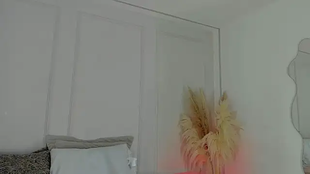 Snapshot of Mariapettit chatting on 06-10-26, 04:34 Mariapettit online show from 06-10-26, 04:34