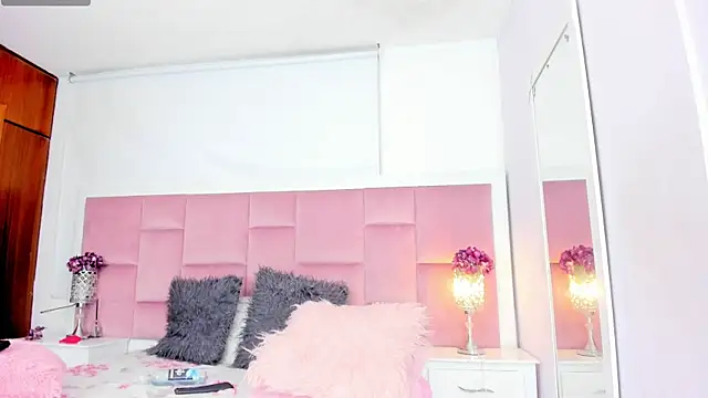 DaphneLloyd online show from 01-11-25, 01:48