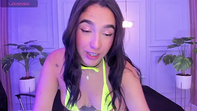 SaraaMills online show from 04-12-26, 03:33