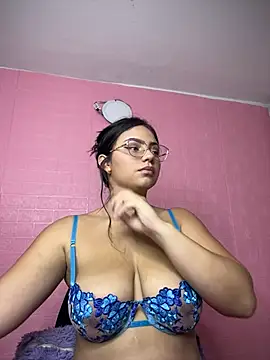 Snapshot of karol_9 chatting on 03-23-25, 03:10 karol 9 online show from 03-23-25, 03:10