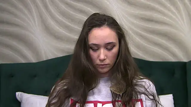 Snapshot of AliceMunro chatting on 01-12-25, 10:22 AliceMunro online show from 01-12-25, 10:22