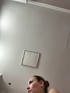 Snapshot of AliceMunro chatting on 03-08-25, 09:40 AliceMunro online show from 03-08-25, 09:40