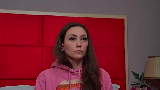 Snapshot of AliceMunro chatting on 03-18-25, 09:43 AliceMunro online show from 03-18-25, 09:43