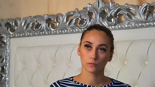 Snapshot of AliceMunro chatting on 09-11-25, 03:45 AliceMunro online show from 09-11-25, 03:45