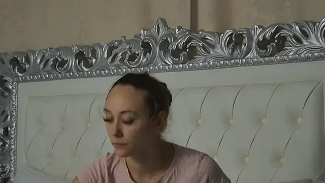 Snapshot of AliceMunro chatting on 09-29-25, 03:39 AliceMunro online show from 09-29-25, 03:39