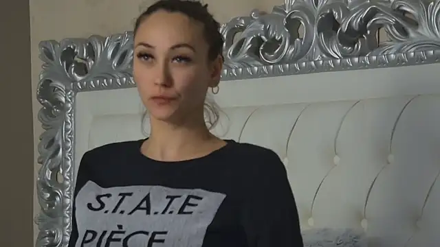 Snapshot of AliceMunro chatting on 10-21-25, 09:26 AliceMunro online show from 10-21-25, 09:26