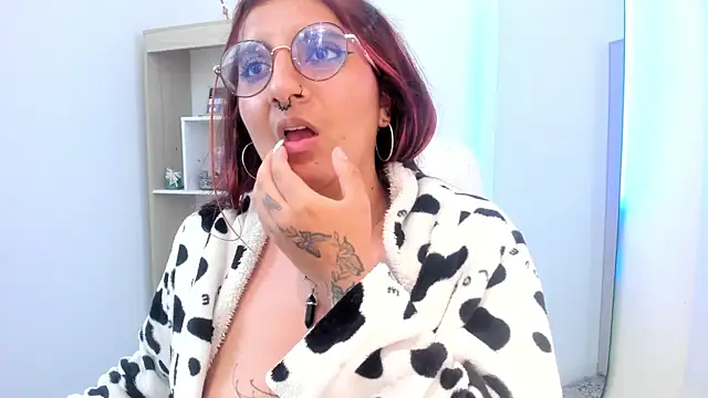 Alliccee online show from 12-28-24, 06:17