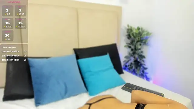 Snapshot of Natasha_Smith09 chatting on 02-12-25, 06:40 Natasha Smith09 online show from 02-12-25, 06:40