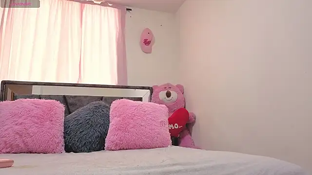 Snapshot of Hotsamantamature chatting on 10-30-25, 08:42 Hotsamantamature online show from 10-30-25, 08:42