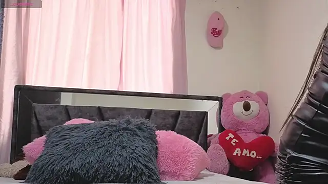 Snapshot of Hotsamantamature chatting on 11-05-25, 09:04 Hotsamantamature online show from 11-05-25, 09:04