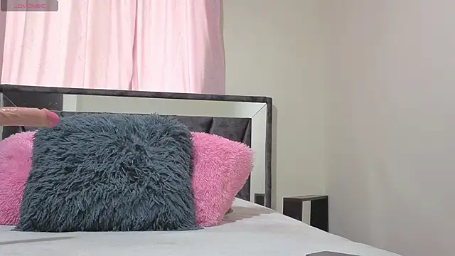 Snapshot of Hotsamantamature chatting on 11-07-25, 08:53 Hotsamantamature online show from 11-07-25, 08:53