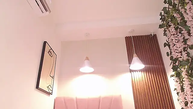 Snapshot of _Daneshka chatting on 09-18-25, 06:10  Daneshka online show from 09-18-25, 06:10
