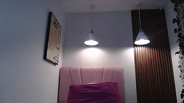 Snapshot of _Daneshka chatting on 10-24-25, 02:02  Daneshka online show from 10-24-25, 02:02