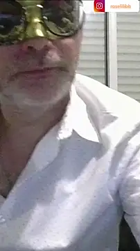 Snapshot of Rose_Libertine chatting on 09-28-25, 01:00 Rose Libertine online show from 09-28-25, 01:00