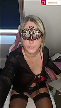 Snapshot of Rose_Libertine chatting on 10-10-25, 07:29 Rose Libertine online show from 10-10-25, 07:29