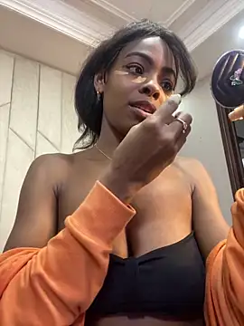 Snapshot of adaraSmiith chatting on 12-16-24, 12:38 adaraSmiith online show from 12-16-24, 12:38