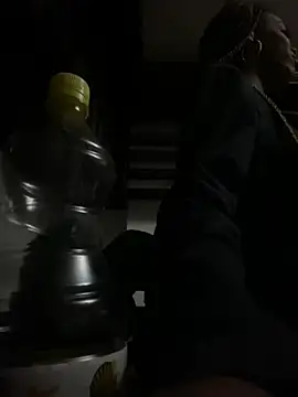 Snapshot of adaraSmiith chatting on 01-11-25, 11:23 adaraSmiith online show from 01-11-25, 11:23