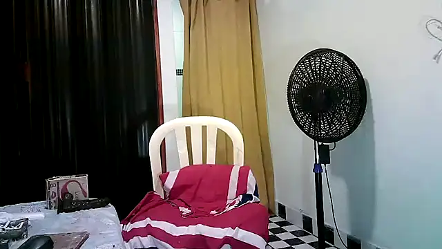 Snapshot of kimmiemm chatting on 12-28-24, 02:01 kimmiemm online show from 12-28-24, 02:01