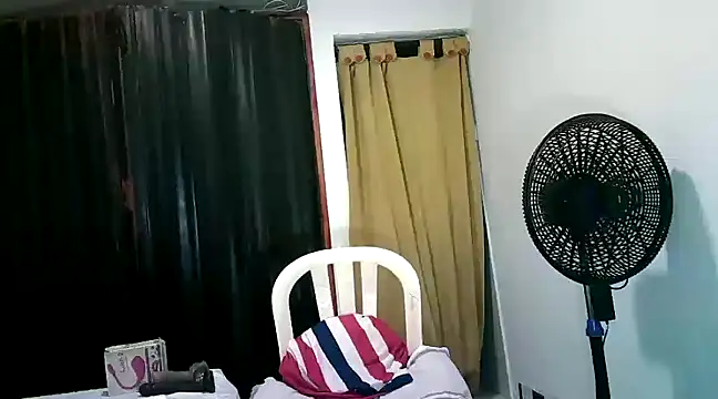 Snapshot of kimmiemm chatting on 02-21-25, 03:12 kimmiemm online show from 02-21-25, 03:12