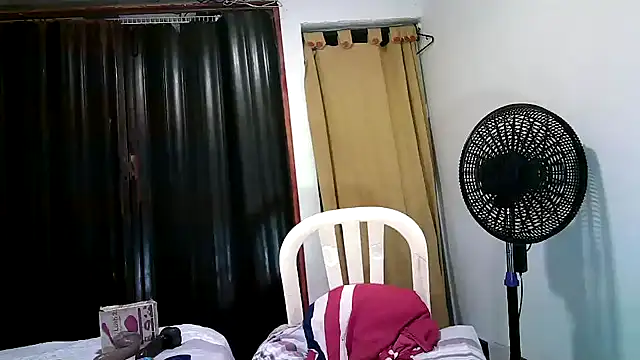 Snapshot of kimmiemm chatting on 02-27-25, 03:14 kimmiemm online show from 02-27-25, 03:14