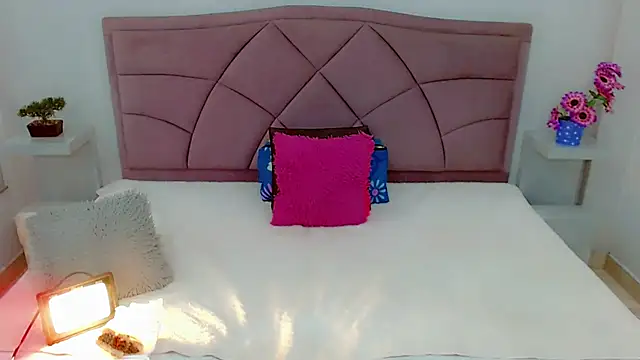 Snapshot of laura_sweett120 chatting on 02-12-25, 04:01 laura sweett120 online show from 02-12-25, 04:01