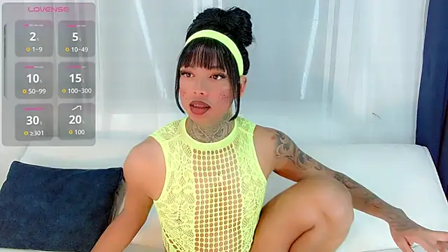 Snapshot of laura_sweett120 chatting on 05-23-26, 05:12 laura sweett120 online show from 05-23-26, 05:12