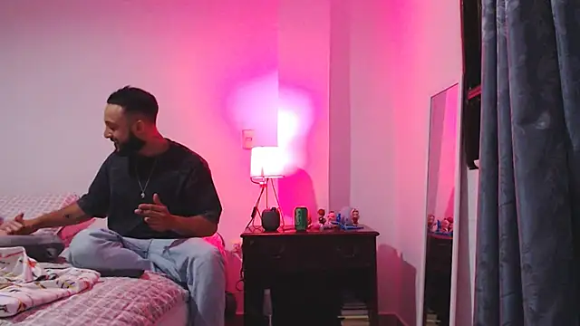 Snapshot of Sanit_Di chatting on 03-12-26, 03:12 Sanit Di online show from 03-12-26, 03:12