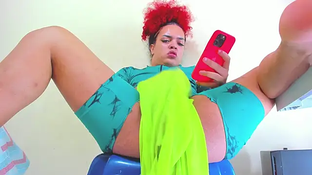 Snapshot of KarineWine chatting on 10-10-25, 10:47 KarineWine online show from 10-10-25, 10:47