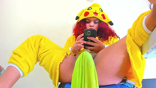 Snapshot of KarineWine chatting on 10-17-25, 02:48 KarineWine online show from 10-17-25, 02:48