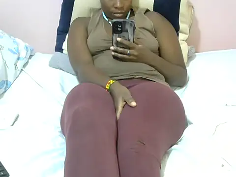 Snapshot of winnie254 chatting on 09-16-25, 04:52 winnie254 online show from 09-16-25, 04:52