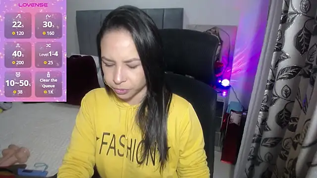 Snapshot of Shantalhotx69 chatting on 10-16-25, 11:55 Shantalhotx69 online show from 10-16-25, 11:55