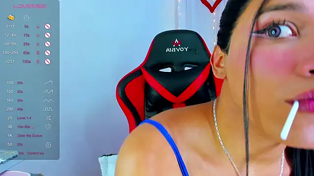 Snapshot of Emaa- chatting on 01-11-25, 03:02 Emaa- online show from 01-11-25, 03:02