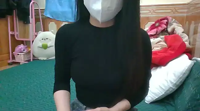 Snapshot of Yin-girl chatting on 12-26-24, 11:43 Yin-girl online show from 12-26-24, 11:43