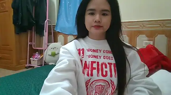 Snapshot of Yin-girl chatting on 12-27-24, 11:28 Yin-girl online show from 12-27-24, 11:28