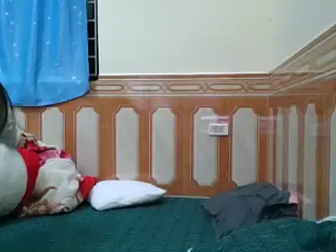 Snapshot of Yin-girl chatting on 01-08-25, 11:54 Yin-girl online show from 01-08-25, 11:54