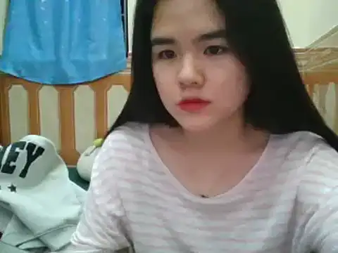 Snapshot of Yin-girl chatting on 01-11-25, 11:45 Yin-girl online show from 01-11-25, 11:45