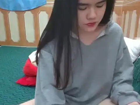 Snapshot of Yin-girl chatting on 01-12-25, 05:24 Yin-girl online show from 01-12-25, 05:24