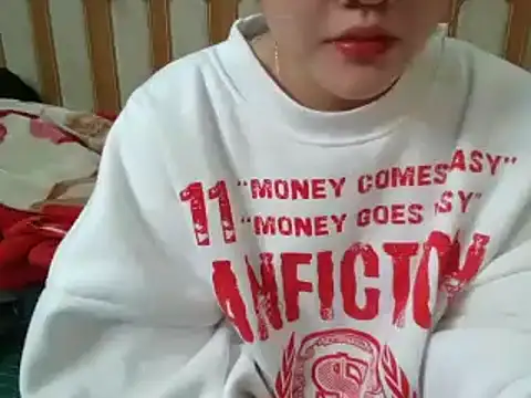 Snapshot of Yin-girl chatting on 02-15-25, 11:28 Yin-girl online show from 02-15-25, 11:28