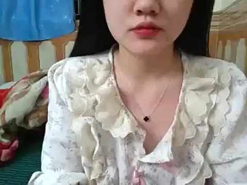 Snapshot of Yin-girl chatting on 02-16-25, 11:16 Yin-girl online show from 02-16-25, 11:16