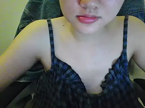 Snapshot of Yin-girl chatting on 09-18-25, 05:04 Yin-girl online show from 09-18-25, 05:04