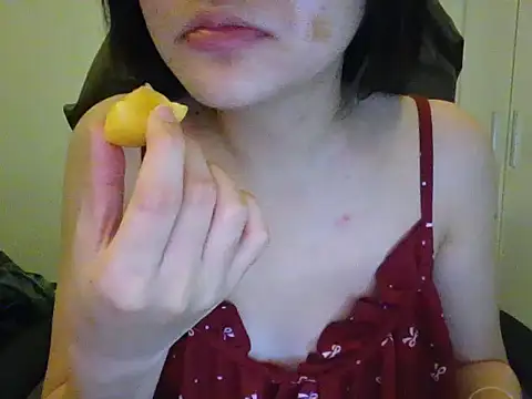 Snapshot of Yin-girl chatting on 09-23-25, 06:22 Yin-girl online show from 09-23-25, 06:22