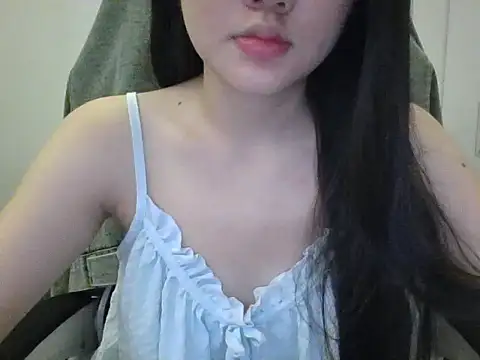 Snapshot of Yin-girl chatting on 09-27-25, 11:37 Yin-girl online show from 09-27-25, 11:37