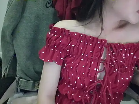 Snapshot of Yin-girl chatting on 10-05-25, 08:07 Yin-girl online show from 10-05-25, 08:07