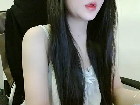 Snapshot of Yin-girl chatting on 10-21-25, 06:19 Yin-girl online show from 10-21-25, 06:19