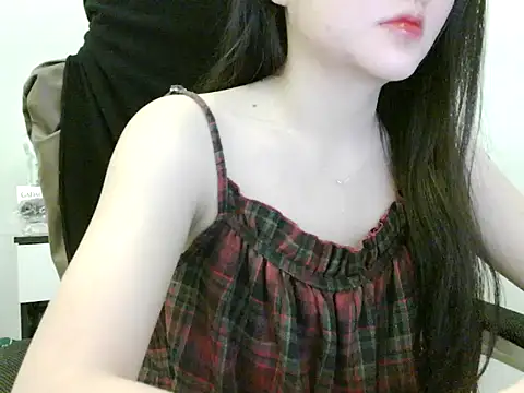 Snapshot of Yin-girl chatting on 10-22-25, 06:40 Yin-girl online show from 10-22-25, 06:40