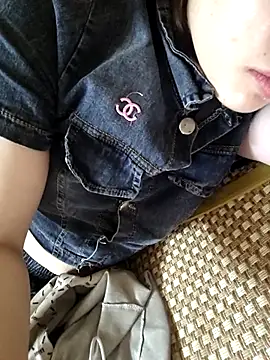 Snapshot of Wettpussyxx chatting on 09-19-25, 04:03 Wettpussyxx online show from 09-19-25, 04:03